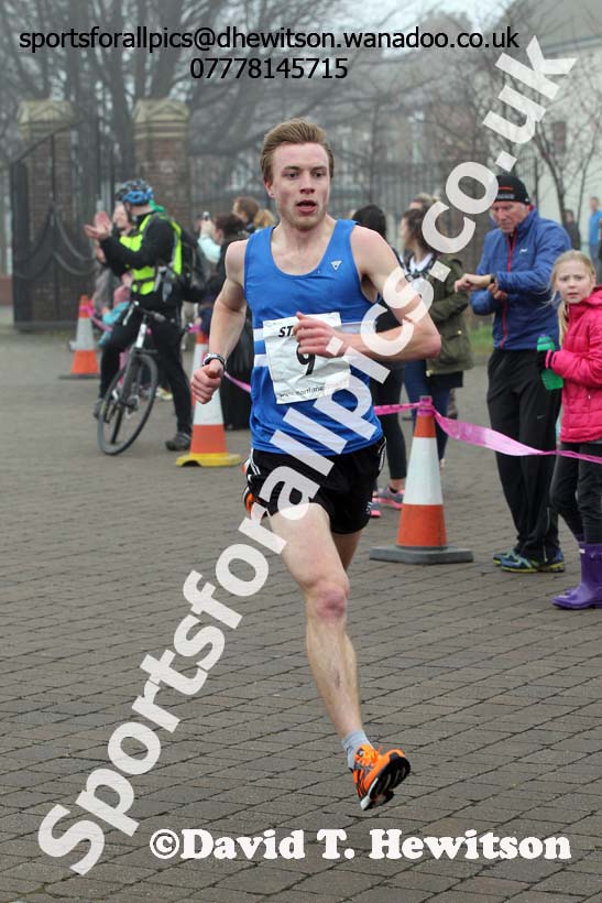 Nick Swinburn (Morpeth) wins the Wallsend Harriers Terry O'Gara 5k Memorial Road Race. Photo: David T. Hewitson/Sports for All Pics